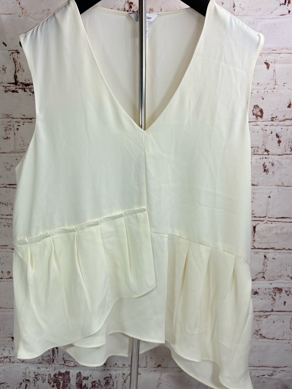 Calvin Klein Cream V-Neck Sleeveless Ruffle Hem Camisole